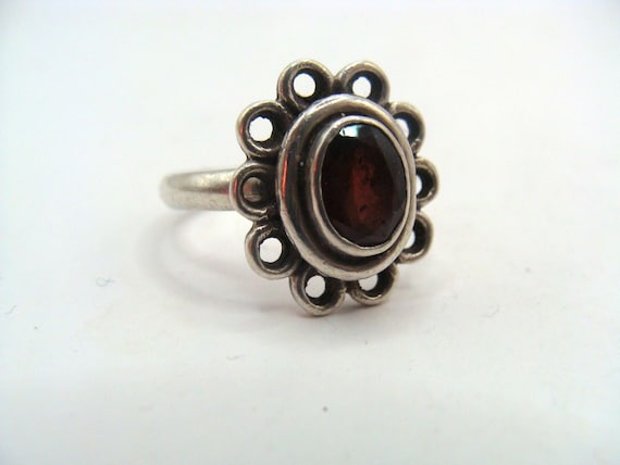 Vtg Sterling Silver GARNET Ring Size 7