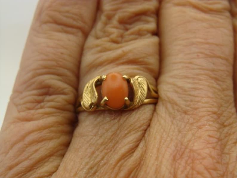 14k Y Gold Natural Coral Ring Size 7.25 afbeelding 5