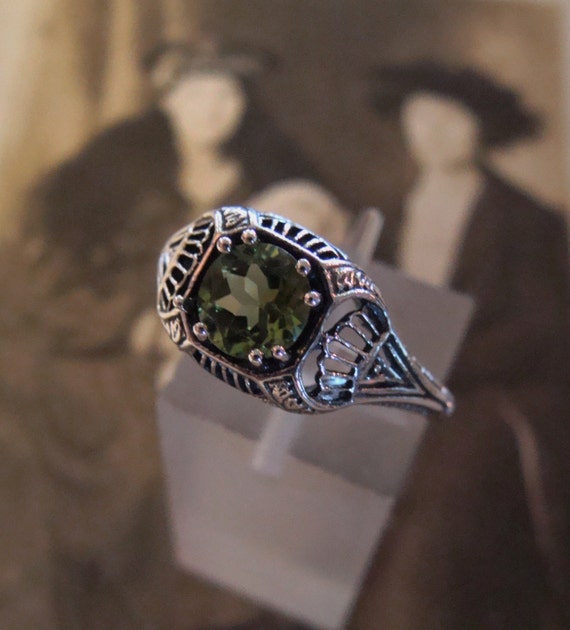 Charming Sterling Peridot Filigree Ring Size 6 1/2