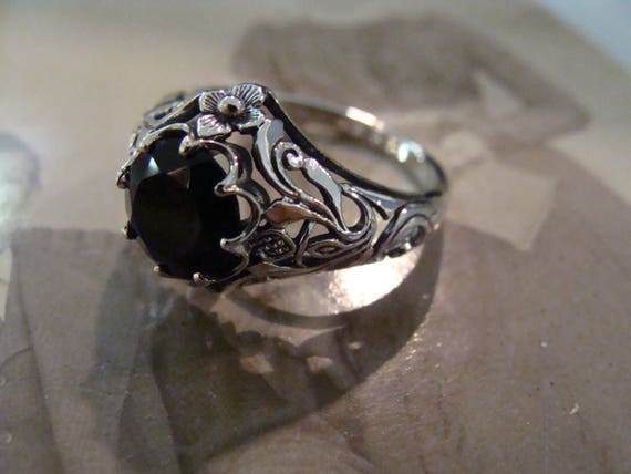 Art Nouveau design Sterling Silver Black Onyx  Ring  Size 8