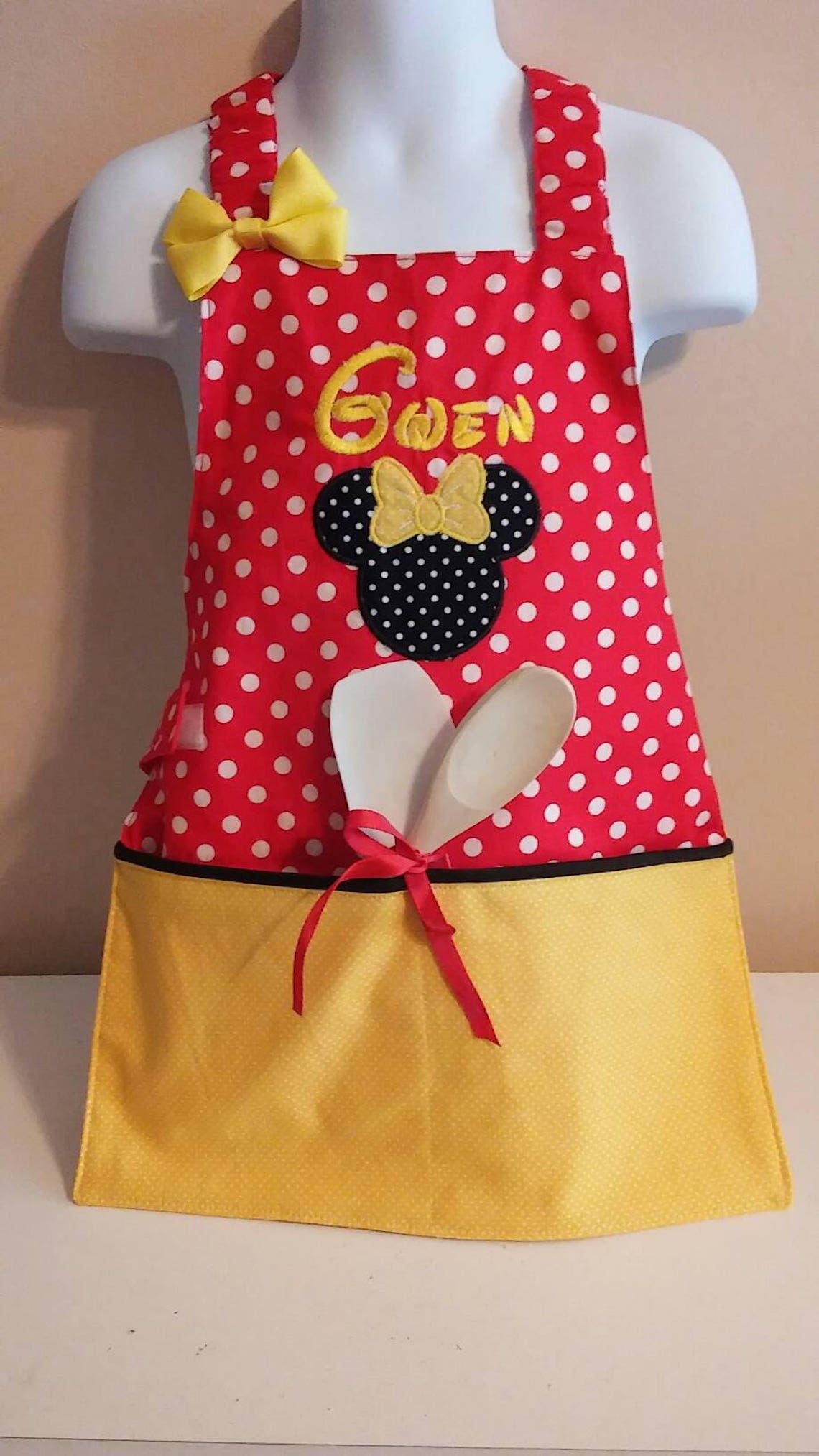 Toddler Apron/minnie Mouse/ 2 Pockets/ Red Dot/easy on Elastic/ Minnie