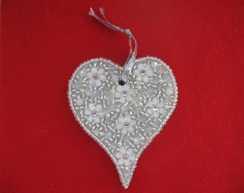 Heart Ornament Sparkly Silver Beaded Heart for your Love on Valentines Day Bild 1