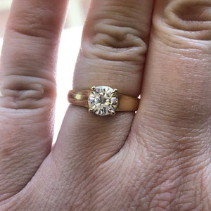 Ethical Sustainable Cushion Moissanite Bezel Solitaire Engagement Ring in 14ky Gold 5.5mm Near-Colorless F1 Moissanite (GHI Color) / 14K Rose Gold