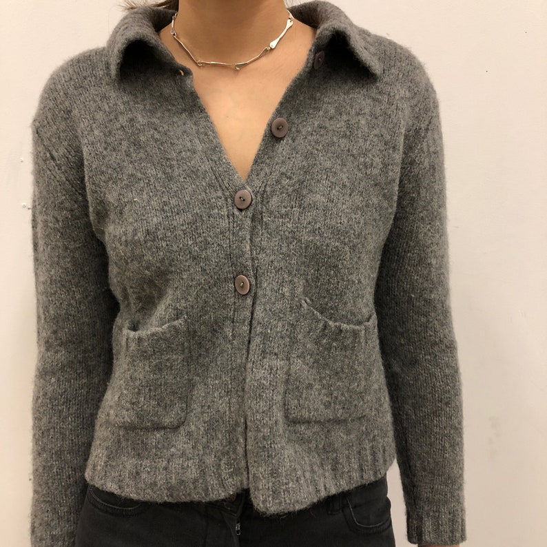 Vintage Gray Jean Pierre Wool Colalred Cropped Cardigan with Pockets Button Down Long Sleeve Sweater Top