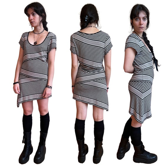 Vintage Y2K Black and White Asymmetrical Striped … - image 3