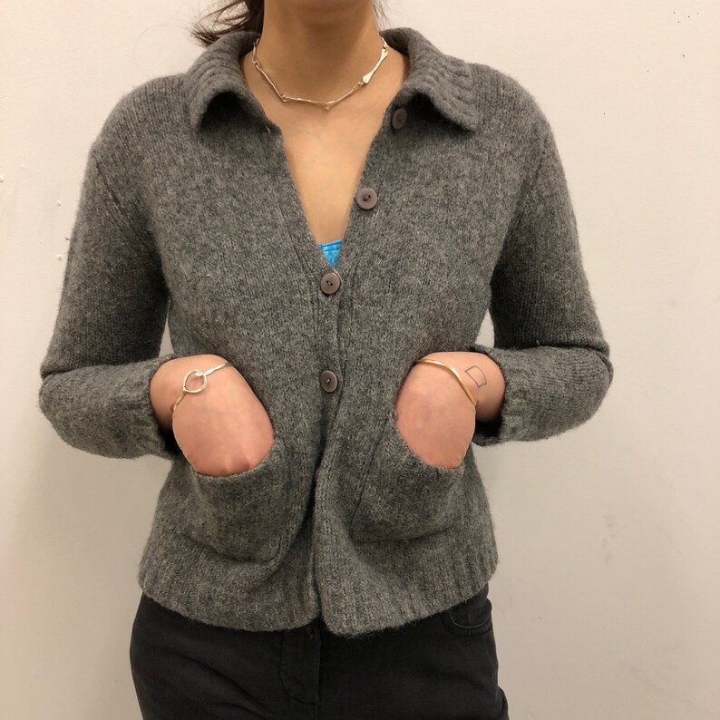 Vintage Gray Jean Pierre Wool Colalred Cropped Cardigan with Pockets Button Down Long Sleeve Sweater Top
