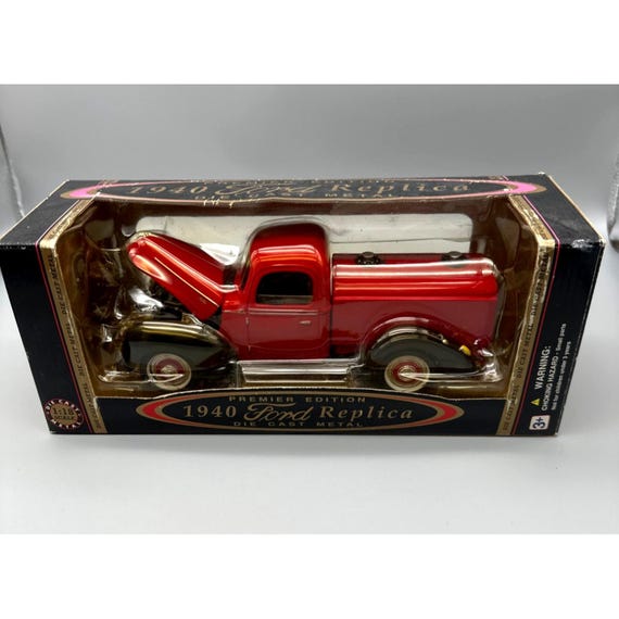 Golden Wheel 1940 Ford Replica 1:18 Premier Edition Die-cast Metal
