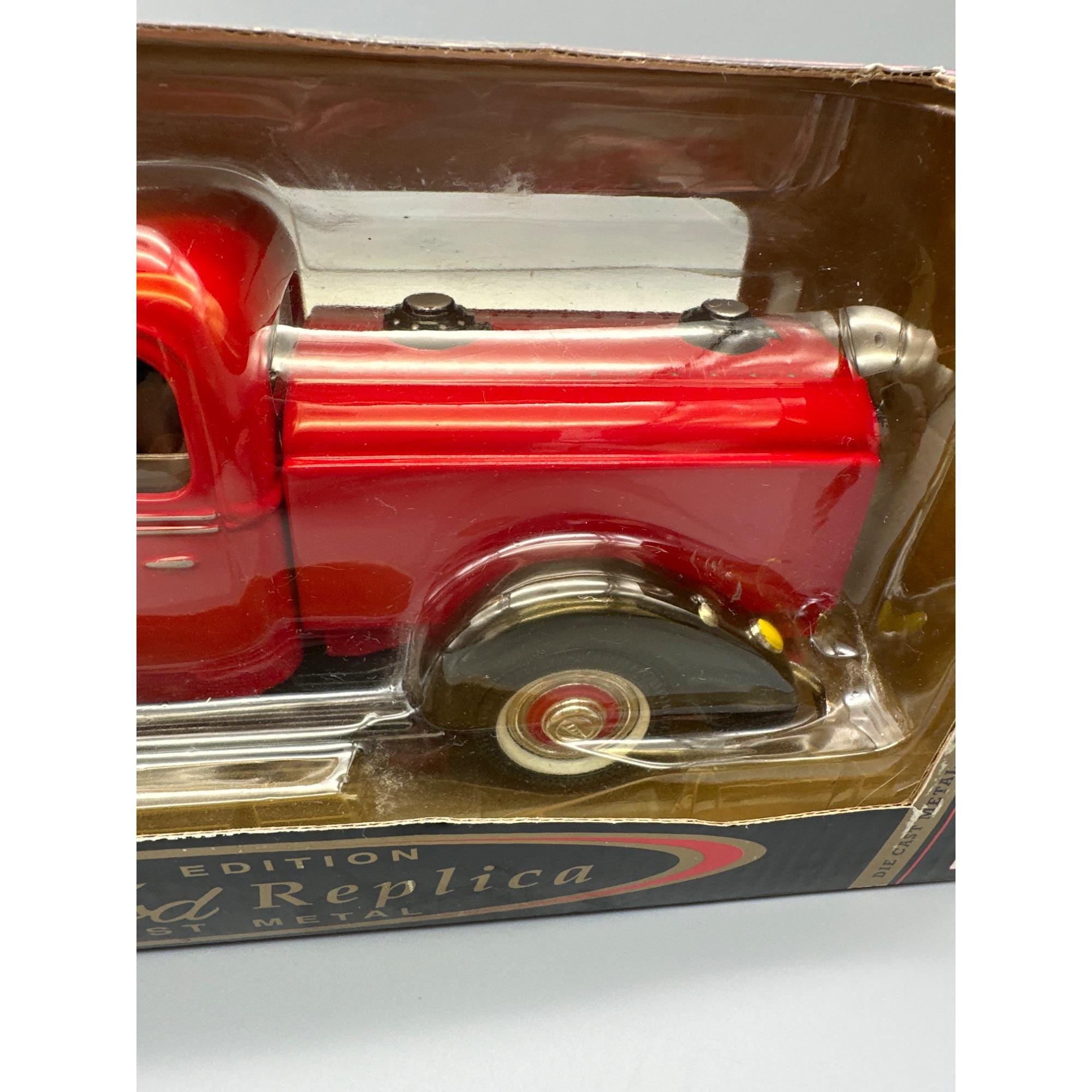 Golden Wheel 1940 Ford Replica 1:18 Premier Edition Die-cast Metal