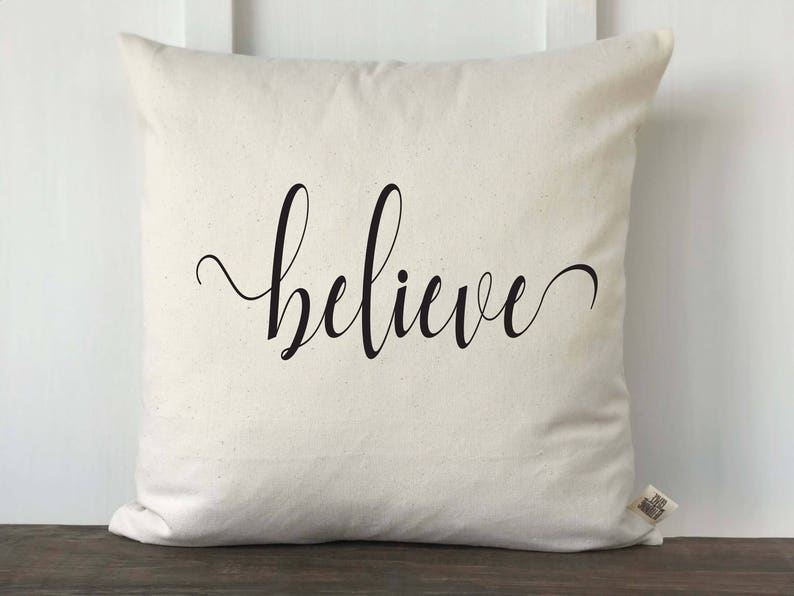 Farmhouse Christmas Believe Pillow Cover, Farmhouse Christmas Pillow, Decorative Pillow Cover, Couch Pillow cover afbeelding 3
