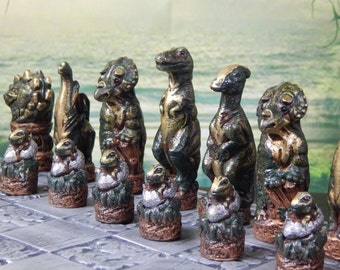 LISTO PARA ENVIAR**** Juego de ajedrez de dinosaurios (solo piezas/tablero no incluido)