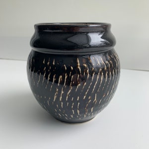 Deep Black Chattered Vessel