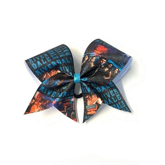 Riverdale Episode S03e16 Cheryl Blossom Wears A Gucci Inspired Brooch Bow From Etsy 25 75 In Chapt Riverdale Fashion Cheryl Blossom Riverdale Cheryl Style