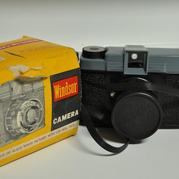 Diana Camera clone Windsor camera 120 film- great working condition Diana copy