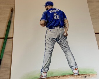 Puede incluir: Pintura a la acuarela de un jugador de béisbol con una camiseta azul con el nombre "Manoah" y el número "6" en la espalda. El jugador está en posición de lanzamiento, sosteniendo una pelota de béisbol. La obra está firmada y fechada.