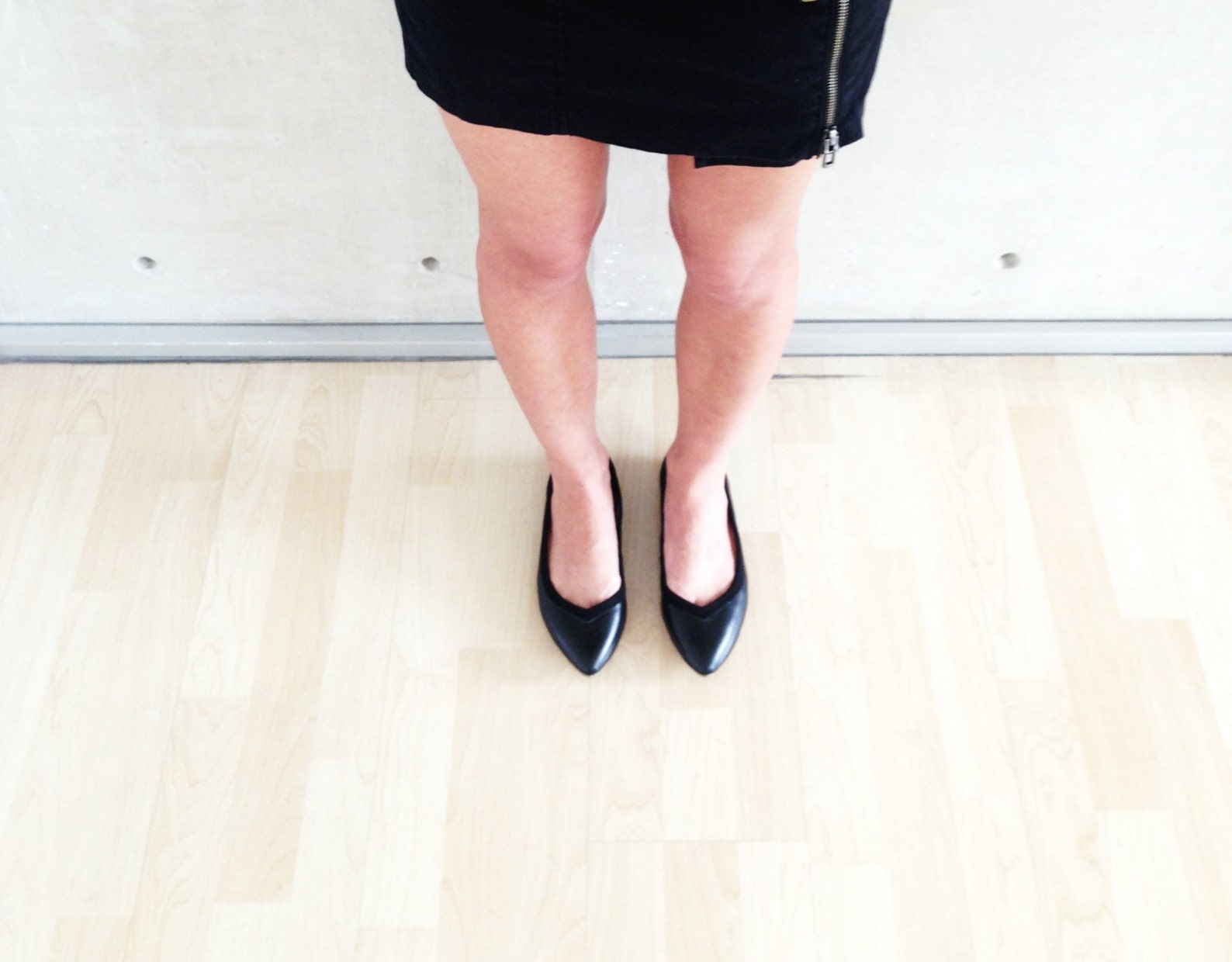 on sale! vegan black ballet flats // full black noir // pointed sexy elegant flats - from 60 to 30dls