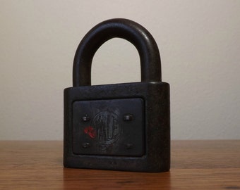 Yale Padlock  ~ The Yale & Towne Mfg. Co. ~  Missing Key ~ Paper Weight ~ Heavy Duty ~ Vintage Padlock