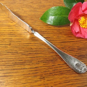 Vintage Silver Plate Butter Knife: Shell/Sultana Twist Handle by Rogers & Son