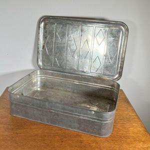 Vintage Tinned Steel Bread Box: Rustic Farmhouse Kitchen Display