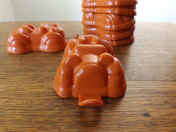 Coloriage de voitures de course Kawaii · Creative Fabrica