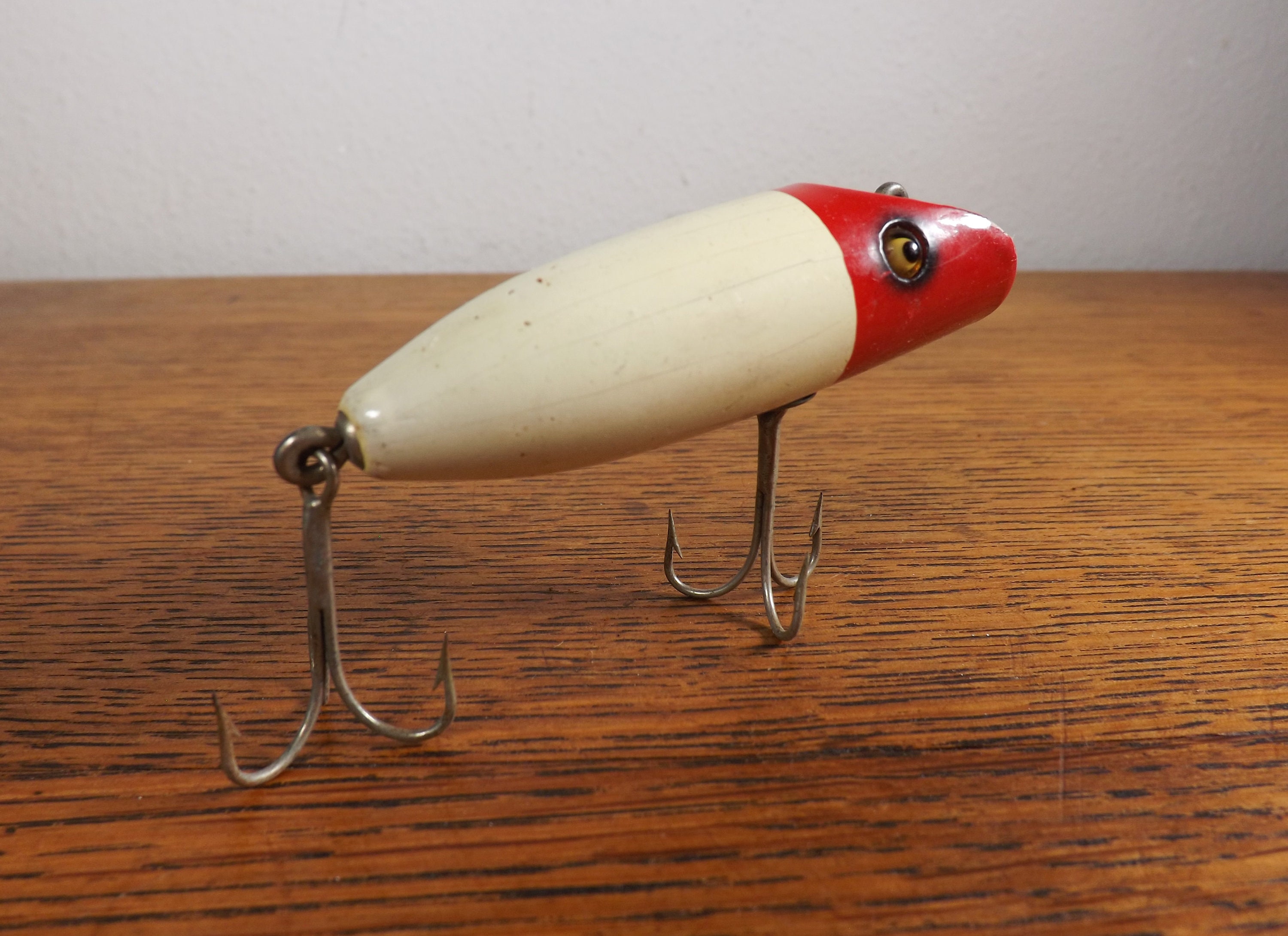 Bass Tackle ~ Red and White Enamel Finish and Glass Eyes ~ Vintage Fishing  Lure ~ Collectible