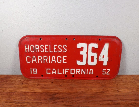 【激レア】ライセンスプレート【赤】カリフォルニアHORSELESS 1952 California Horseless Carriage License Plate - Red & White