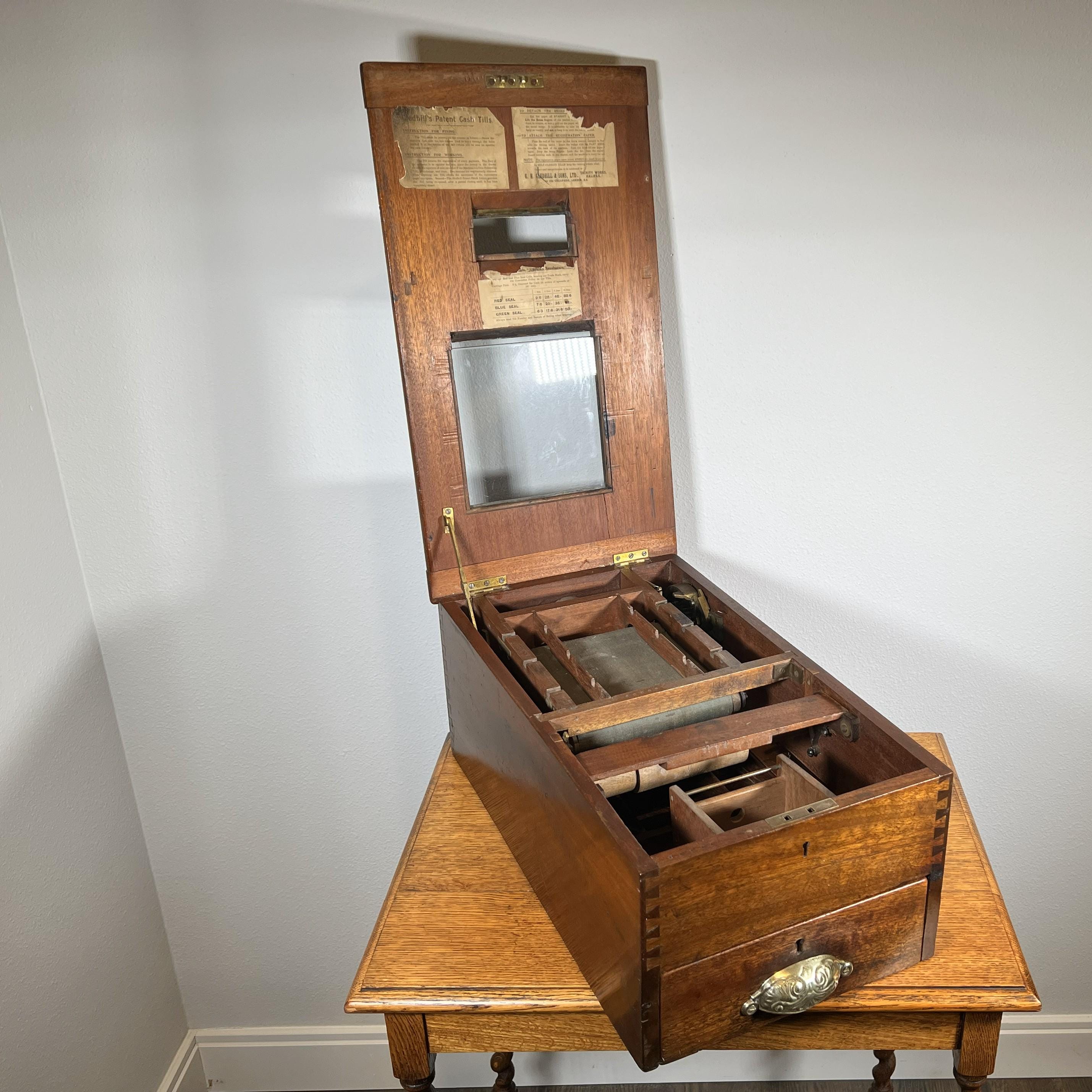 イギリスの古い木製レジスター　Cash Till Antique Cash Till ~ Gledhill & Sons Ltd. Halifax, England ~ Cash