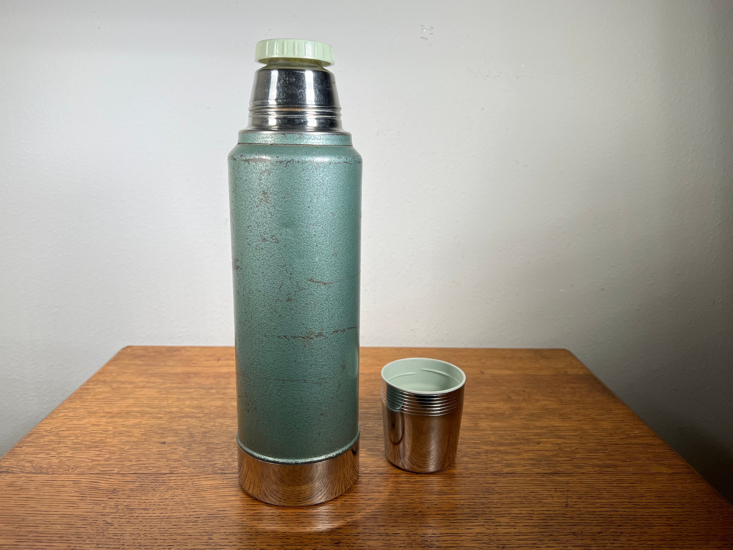 Vintage Aladdin STANLEY Thermos with Handle A-944DH 1 Quart w/Pour-Thru  Stopper