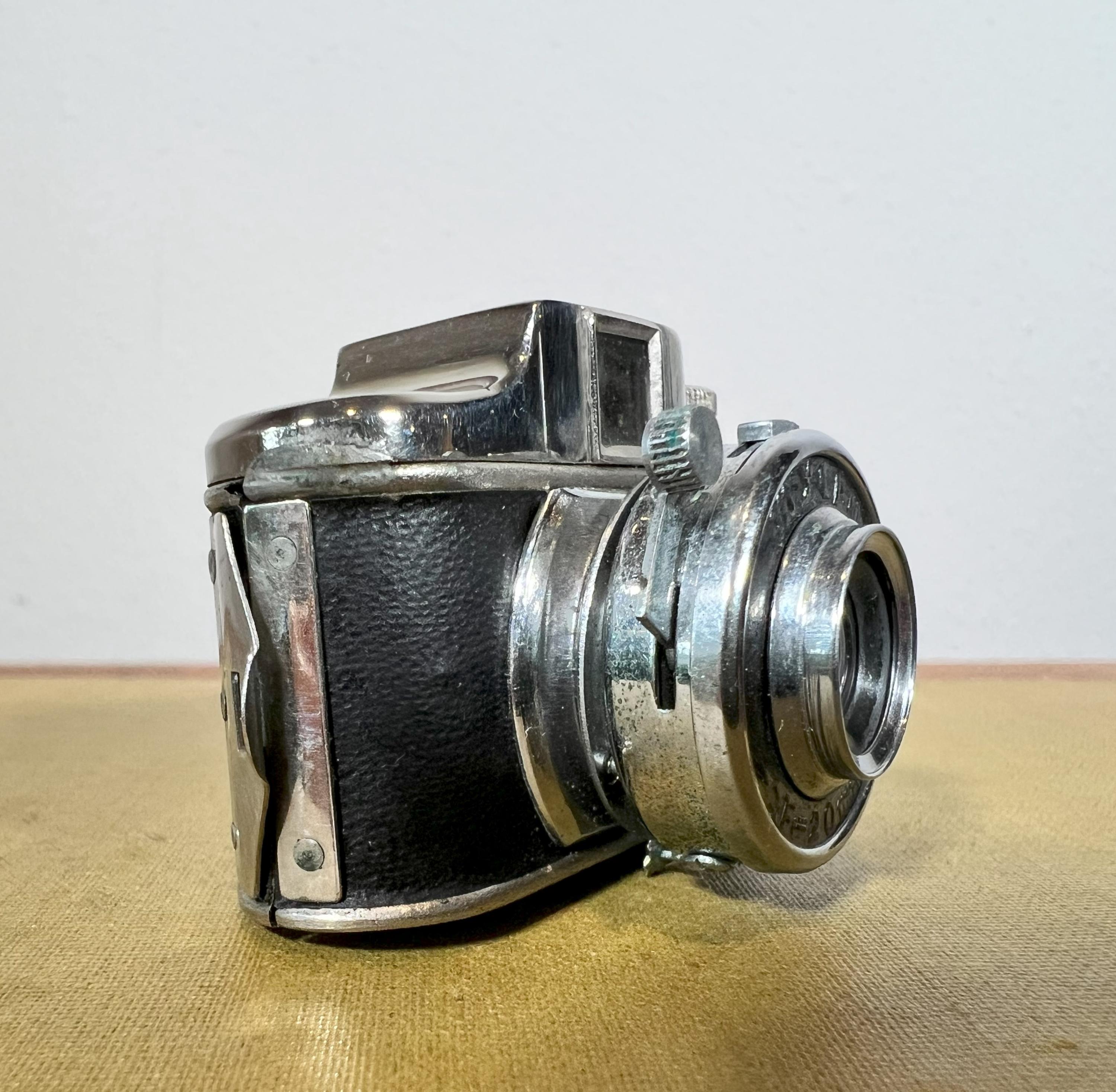 昭和ロマン宝物70年前の古い小さいカメラMycroⅢA Vintage Mycro Subminiature Camera With Leather Case, 1940s Japan