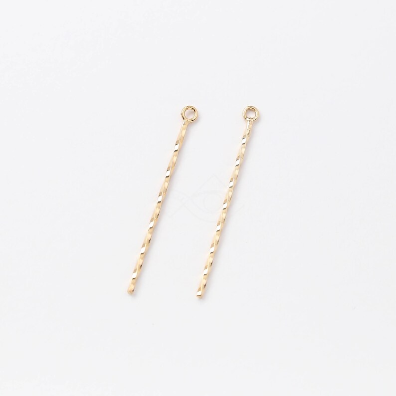 Short 3487021 Twisted Slim Linear Bar 1.1mm Thickness 0.2g 2pcs 16k Gold Plated Brass Pendant 33mm