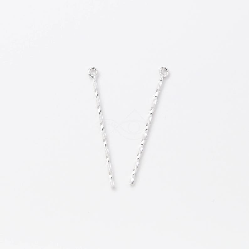 Short 3487021 Twisted Slim Linear Bar 1.1mm Thickness 0.2g 2pcs 16k Gold Plated Brass Pendant 33mm