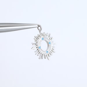 3734015 / Sonne / Matt Messing rhodiniert Anhänger 14.9 mm x 18 mm / 0,8g / 2Stk