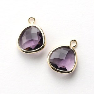 1040301 / Amethyst / 16k Gold Plated Brass Framed Glass Pendant 13.2mm x 16.7mm / 1.4g / 2pcs