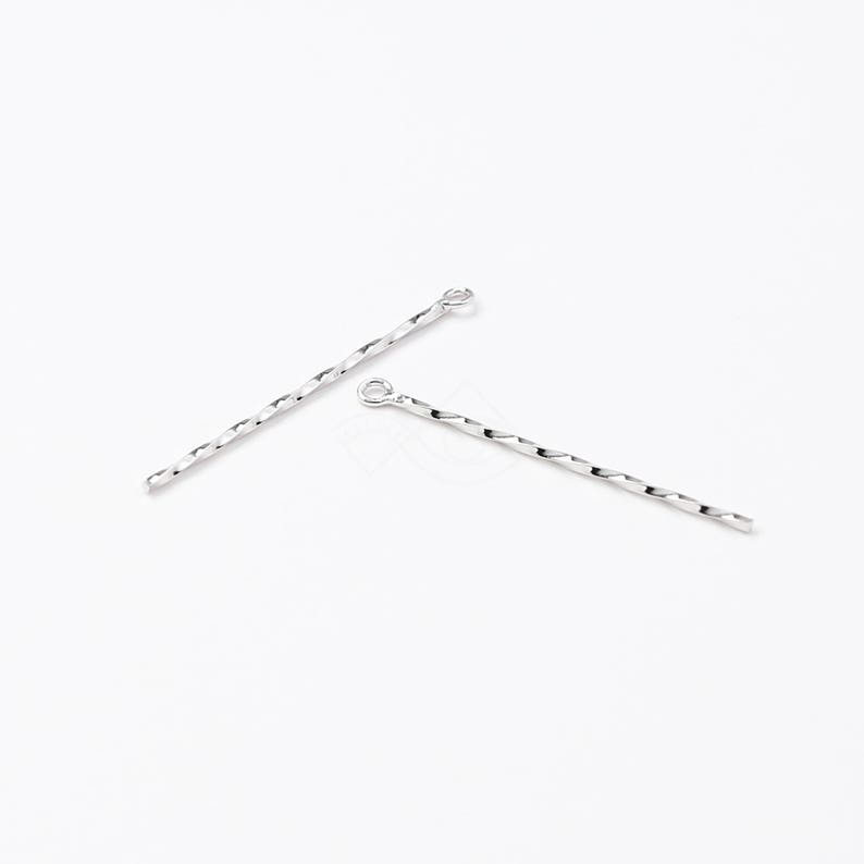 Short 3487021 Twisted Slim Linear Bar 1.1mm Thickness 0.2g 2pcs 16k Gold Plated Brass Pendant 33mm