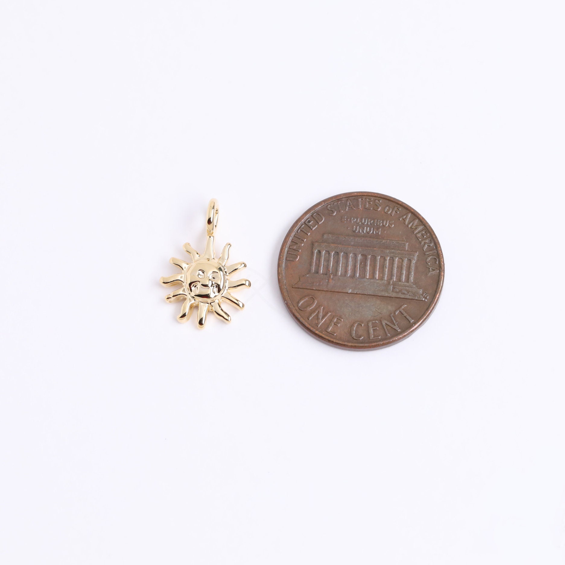 3689011 / Smile Sun / 16k Gold Plated Brass Pendant 10.4mm X