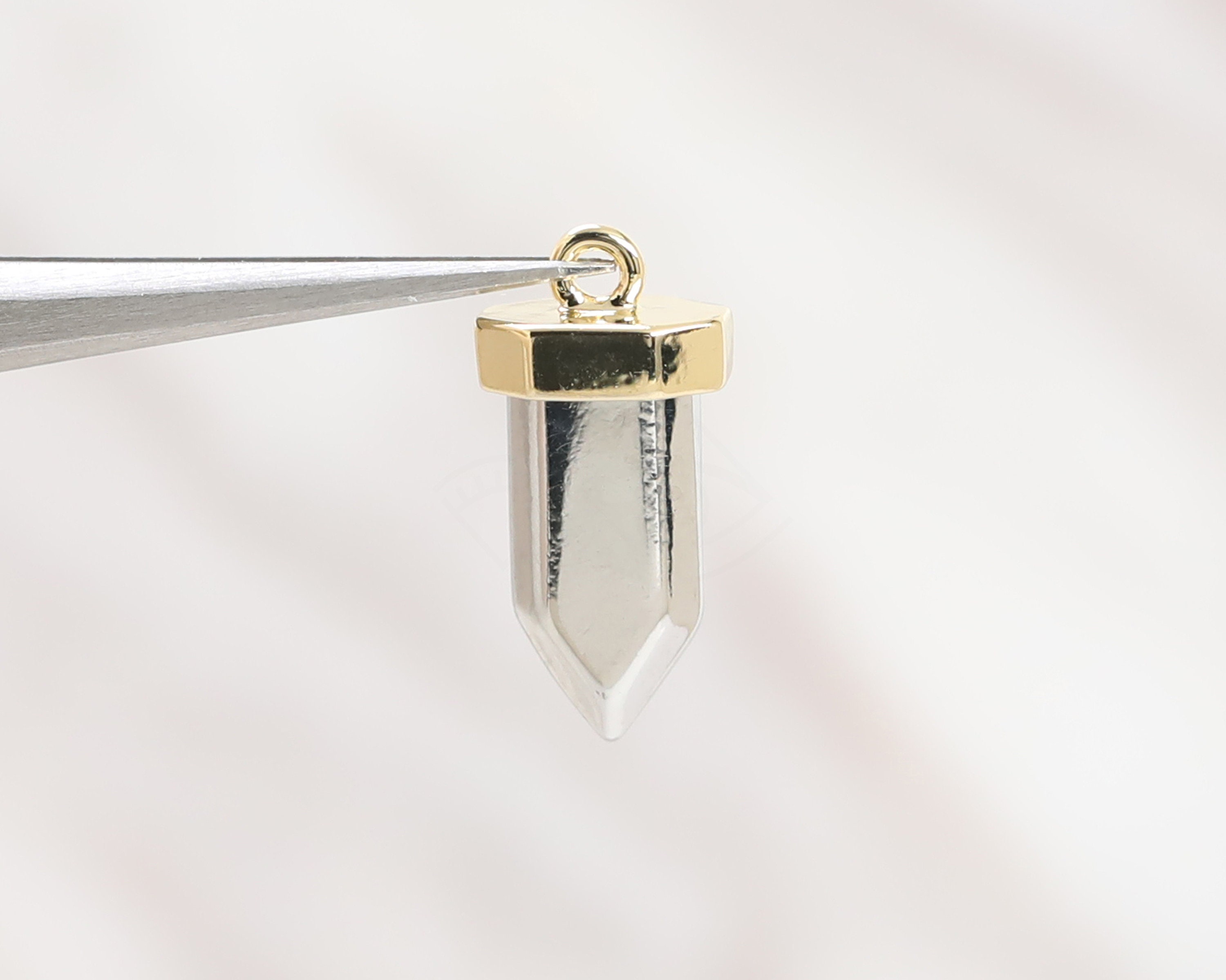 3899021 / Sword in Two Colors / 16k Gold & Rhodium Plated Brass Pendant 6.2mm x 13.1mm / 1.2g / 2pcs 3899021 / Sword in Two Colors / 16k Gold & Rhodium Plated Brass Pendant 6.2mm x 13.1mm / 1.2g / 2pcs