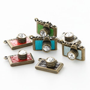 3227059 / Dark Red / Camera / Antique Brass Plated Brass Pendant 20.5mm x 12.5mm / 3.2g / 2pcs