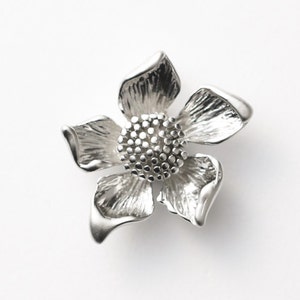 3113015 / Sunflower / Matt Rhodium Plated Brass 25mm x 23.4mm / 5.5g / 2pcs