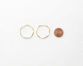 3094054 / Twisted Pentagon (large Version) / 16k Matt Gold 3094054 / Twisted Pentagon (large Version) / 16k Matt Gold