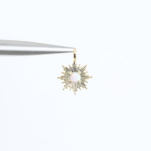 3846011 / Estrella de Ópalo / Latón bañado en oro de 16 k con colgante de ópalo 10,1 mm x 13 mm / 0,4 g / 2 piezas