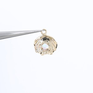 3766011 / Opal Shell / 16k Gold Plated Brass Pendant with Opal Pendant 11.4mm x 13.1mm / 0.7g / 2pcs