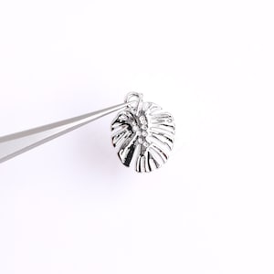 3690022 / Monstera / Groß / Messing rhodiniert Anhänger 12.5 mm x 15,5 mm / 1g / 2 Stk