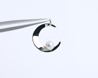 3724012 / パールクレセント / ロジウムメッキ真鍮ペンダント 12.3mm x 15.5mm / 0.6g / 2個