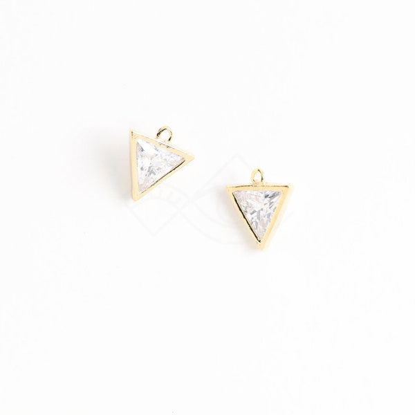 3637031 / Upside Down Triangle Bezel Cubic / 16k Gold Plated Brass with CZ Pendant 8.8mm x 9.9mm / 0.4g / 2pcs