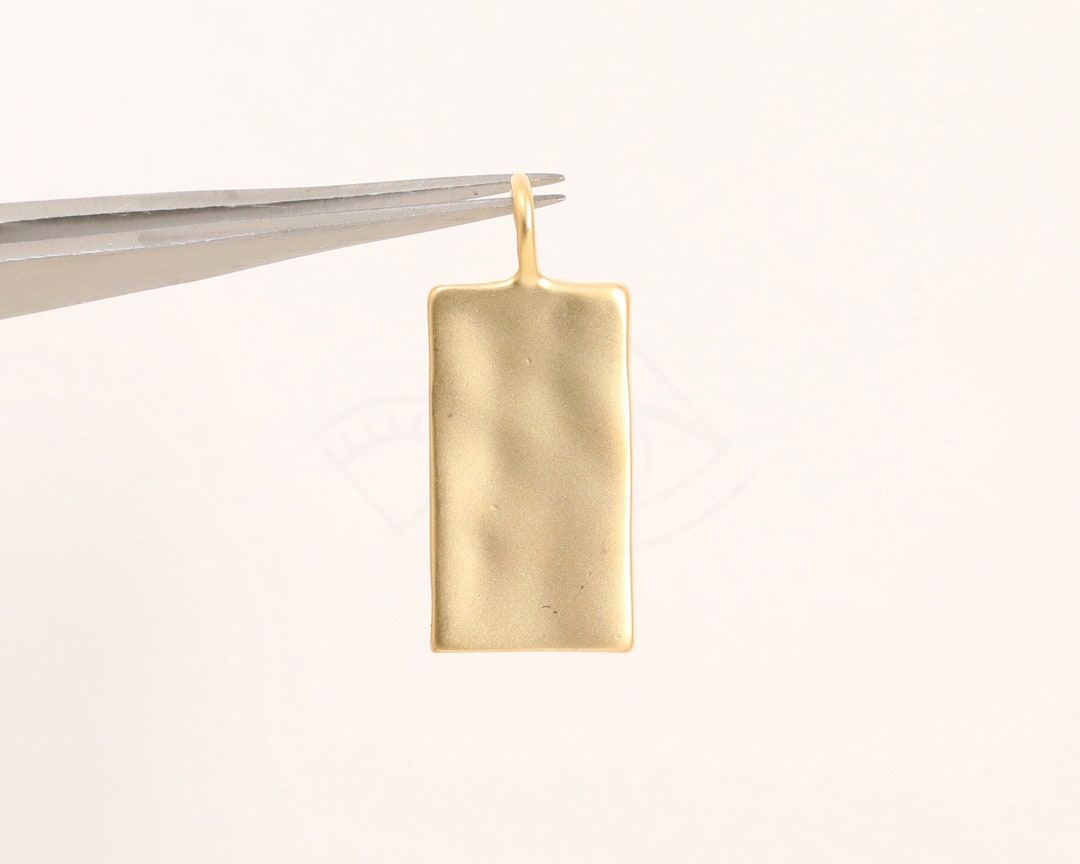 3884014 / Hammered Rectangle / 16k Matt Gold Plated Brass Pendant 7.6mm