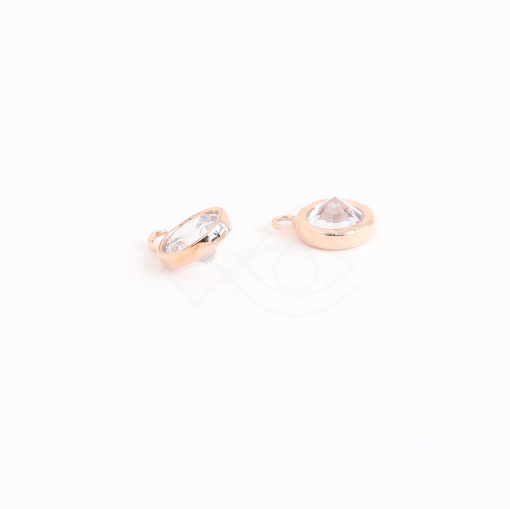 3637041 / Round Bezel Cubic / 16k Gold Plated Brass With CZ