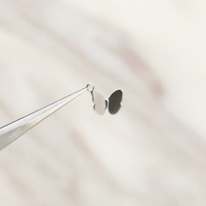3904015 / Kleiner Schmetterling / Matt Messing rhodiniert Anhänger 8.7 mm x 8 mm / 0,2g / 2Stk