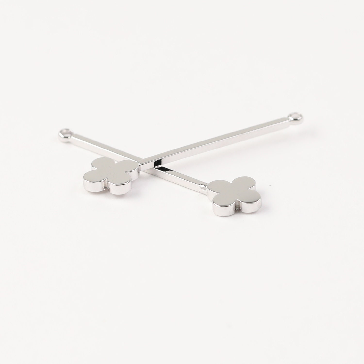 3601062 / Stick Clover / Rhodium Plated Brass Pendant 7mm X
