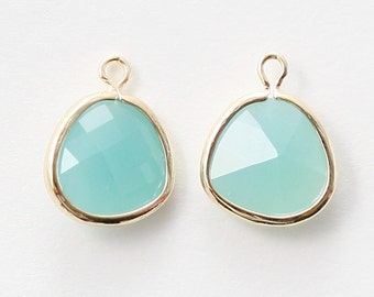 1040131 / Mint / 16k Gold Plated Brass Framed Glass Pendant 13.2mm x 16.7mm / 1.4g / 2pcs