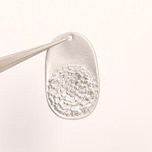 3865015 / Dandelion Puffs / Matt Rhodium Plated Brass Pendant 11.5mm x 18.5mm / 1.6g / 2pcs