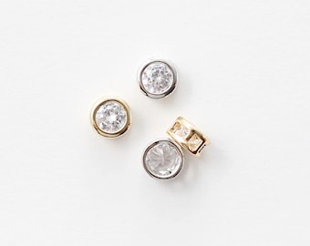 3242011 / Round Cubic (Small) / 16k Gold Plated Brass with CZ Connector 5.6mm External Diameter / 0.2g / 4pcs